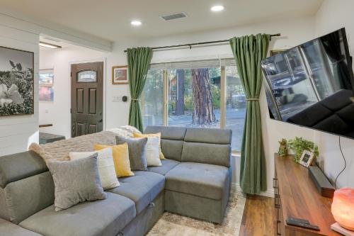 Cozy Wrightwood Cabin Family and Pet Friendly! in Wrightwood, USA