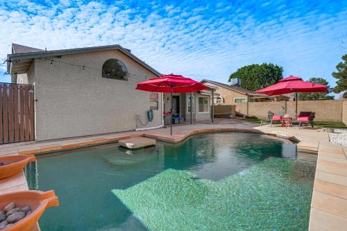 Lovely Gilbert Home with Private Pool 3 Mi to Dtwn!