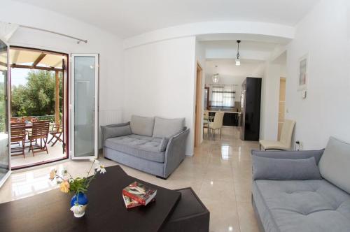 Regina Ioanna Villas - image 3