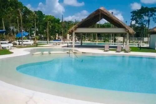 Exclusive building 6 people 3 cable televisions 3 swimming pools balcony, - Cancun