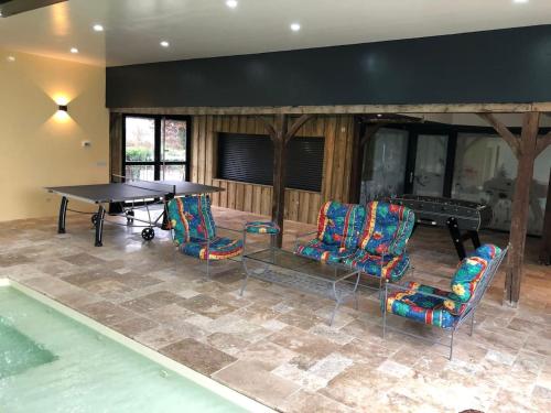 Chalet d'une chambre avec piscine partagee terrasse et wifi a Clermont Creans