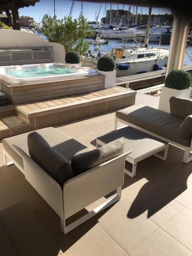 VILLA DE LUXE A PORT GRIMAUD VILLA DE LUXE A PORT GRIMAUD