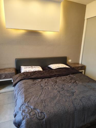 King Studio with Sofa Bed image 1