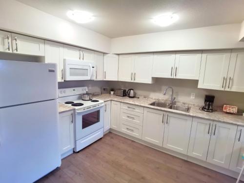Sweet home-morden brand new suite in Surrey, Canada