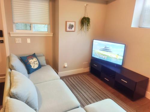 Sweet home-morden brand new suite in Surrey, Canada