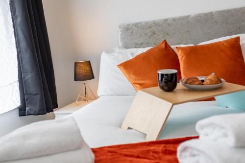 1 double bed, 1 twin bed