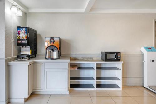Suburban Studios International Drive - image 9