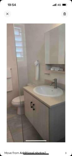 حمام, House - Sleeps 4 & Free Parking in Discovery Bay