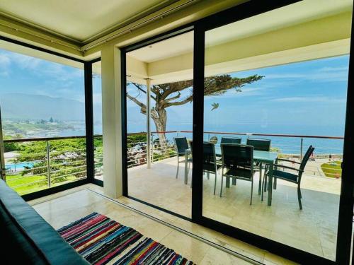 74 on Marine - Apartment 303 in เฮอร์มานัส