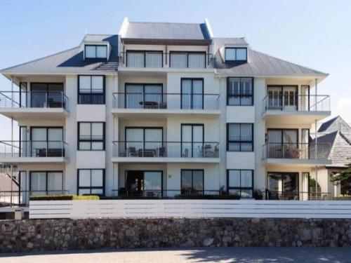 74 on Marine - Apartment 303 in เฮอร์มานัส
