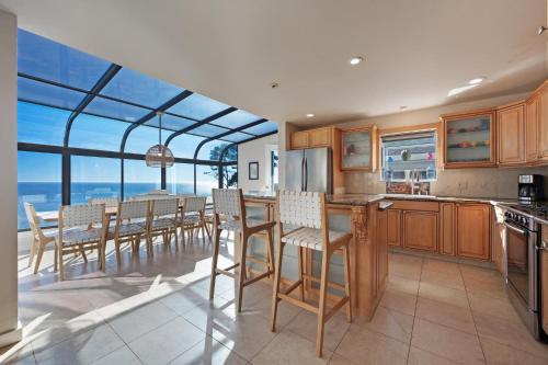 Seaflower Cove: Spacious 4bd waterfront retreat in Gualala (CA)