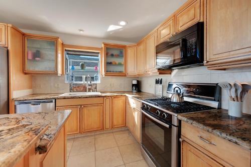 Seaflower Cove: Spacious 4bd waterfront retreat in Gualala (CA)