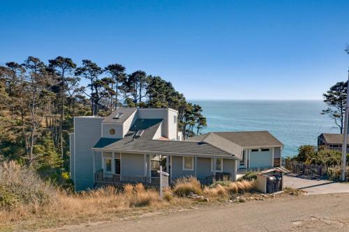 Hotelli välisilme, Seaflower Cove: Spacious 4bd waterfront retreat in Gualala (CA)