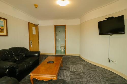 Executive Suite image 7