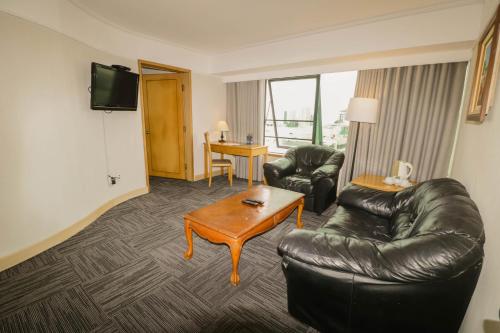 Executive Suite image 5
