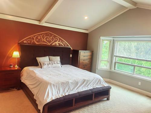cozy large home in Surrey in Surrey, Canada