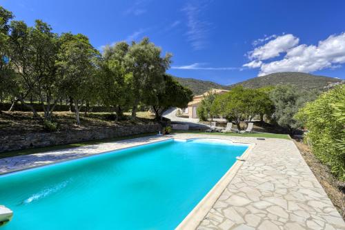 Charmante villa 4 étoiles avec piscine - Location, gîte - Cavalaire-sur-Mer