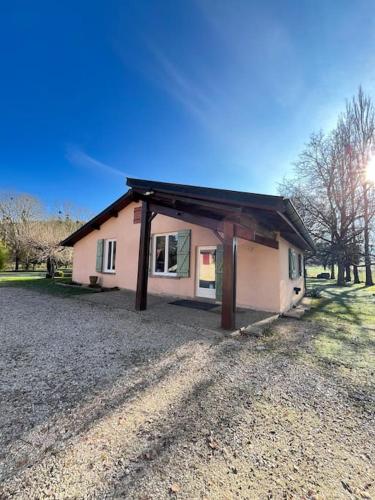 Maison au bord de rivière gîte à louer Saint-Jean-de-Bœuf