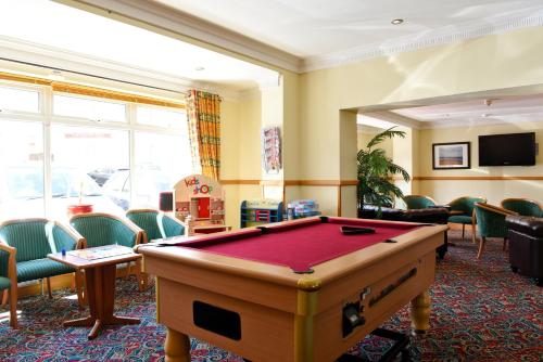 The Riviera Hotel & Holiday Apartments Alum Chine - image 3