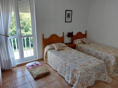 2 twin beds