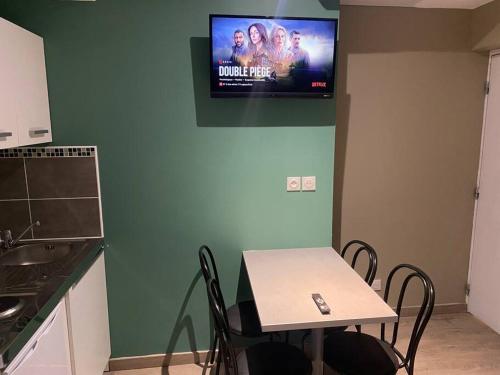 Appartement 4 - Hyper centre - 1 à 4 personnes (Appartement 4 - Hyper centre - 1 a 4 personnes) in 杜埃