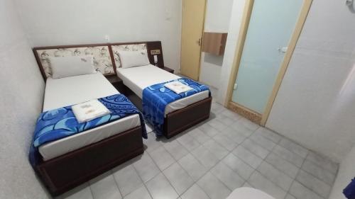 HOTEL MODERNO - image 2