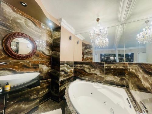 Presidential Suite image 6