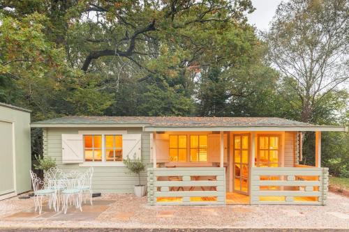 Family friendly sunny Log Cabin - Chalet - Wimborne Minster