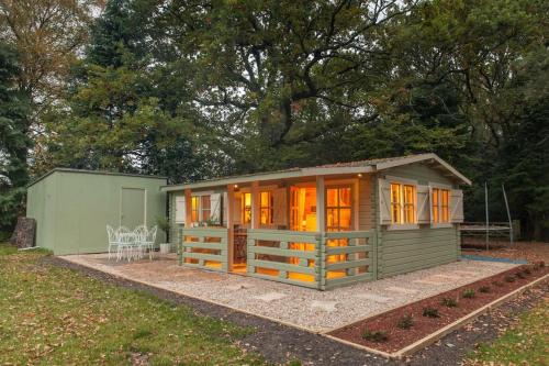 Family friendly sunny Log Cabin