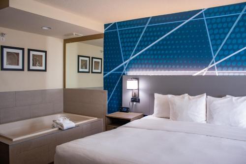 Comfort Inn & Suites Geneva- West Chicago - image 2