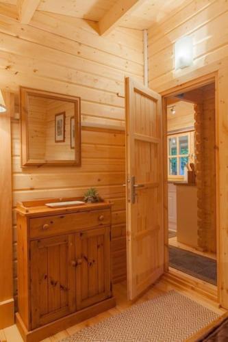 Family friendly sunny Log Cabin in Holt (Dorset)