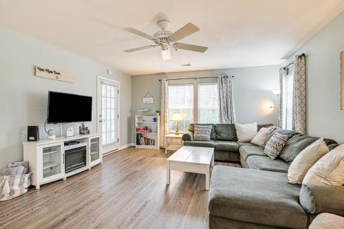 6 Mi to Boardwalk Mana-Tee Place Resort Escape near Myrtle Waves Water Park