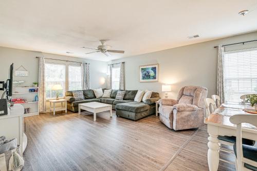 6 Mi to Boardwalk Mana-Tee Place Resort Escape near Myrtle Waves Water Park