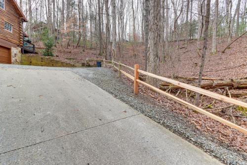 Romantic Ellijay Cabin with Grill and Fire Pit!