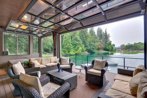 Luxurious Waterfront Retreat with Private Pond! thumb 2