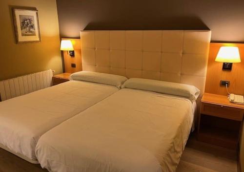 2 twin beds
