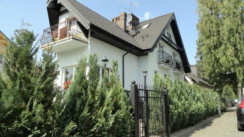 Basic Double Room with Balcony image 2