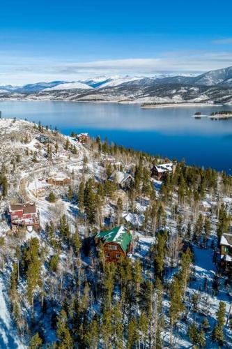 Winter Wonderland *Granby Lake Private Getaway*