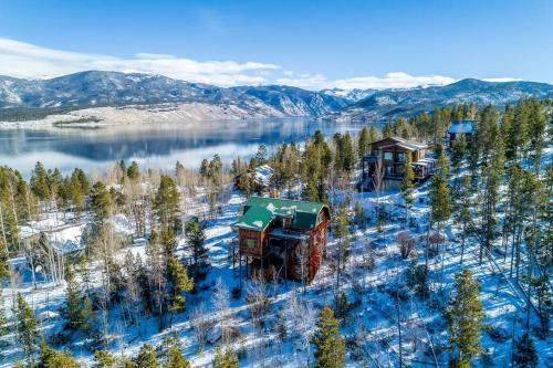 Winter Wonderland *Granby Lake Private Getaway*