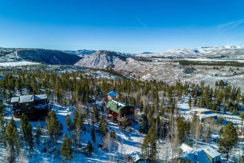 Winter Wonderland *Granby Lake Private Getaway*