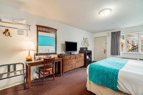 Howard Johnson by Wyndham Traverse City - image 2