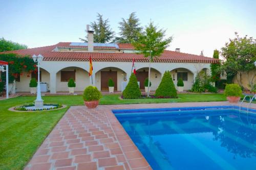 . 5 bedrooms house with private pool jacuzzi and terrace at Salamanca