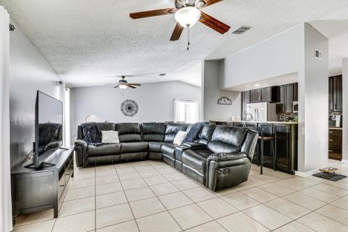 Modern Brandon Escape Near Downtown Tampa Bay - image 3