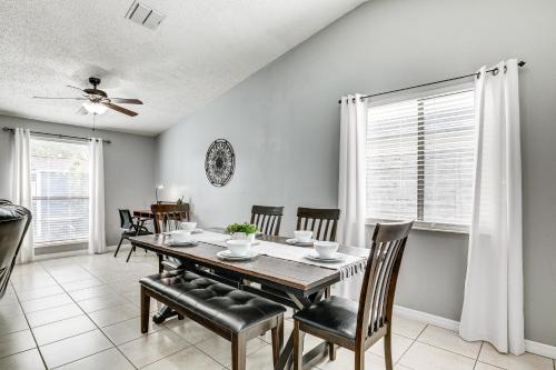 14 Mi to Dwtn Tampa Bay Brandon Home with Fire Pit! in Brandon, USA