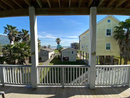 Beachside Paradise Retreat with Luxury in Galveston, USA
