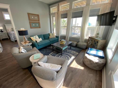 Beachside Paradise Retreat with Luxury in Galveston, USA
