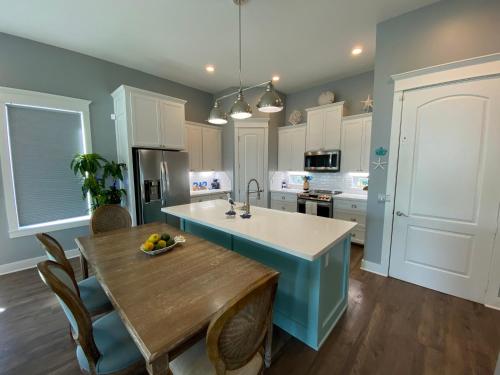Beachside Paradise Retreat with Luxury in Galveston, USA