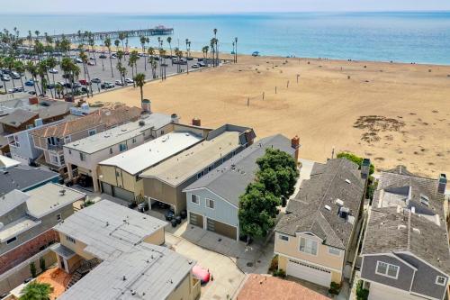 2 Bedroom Home on the Beach with Ocean View in Newport Beach, USA