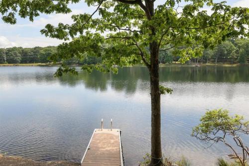 Lakefront, Hot Tub, Indoor Pool, Ski/Tube, Firepit - Bushkill