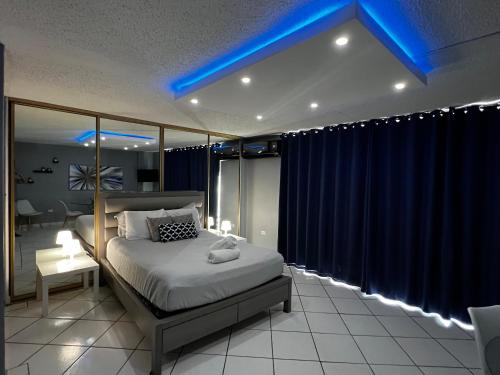 Isla Verde Puerto Rico One Queen Bed - image 13